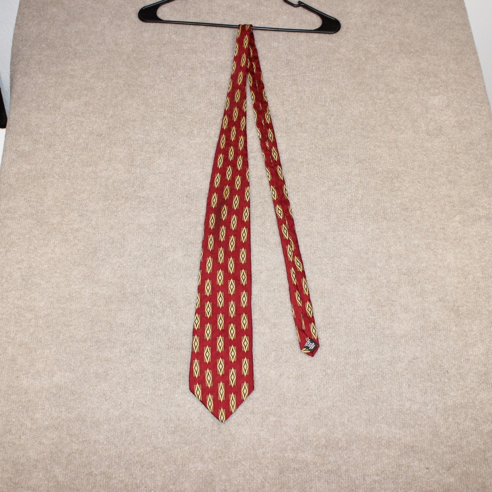 Bill Blass Black Label Mens Silk Tie Red Geometric Diamond Pattern Burgundy Gold